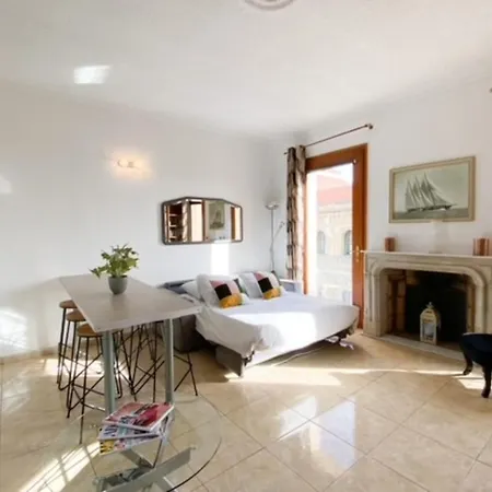 Apartment Quai St Pierre 2 Bedrooms Apt With Sea View