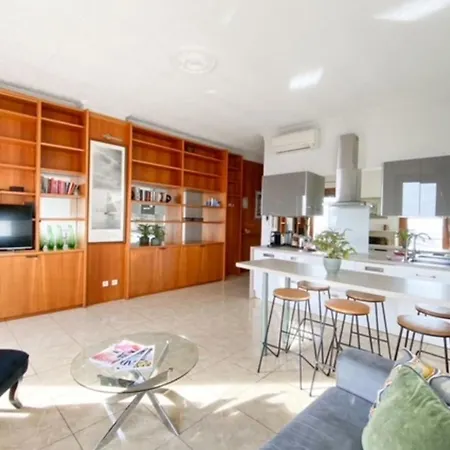 Quai St Pierre 2 Bedrooms Apt With Sea View Apartment Cannes